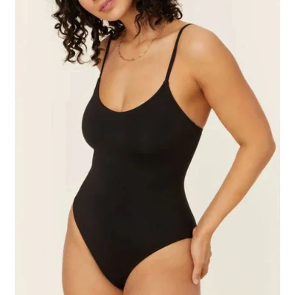 NWT Andie Women's The Amalfi Classic One Piece AO204 Smooth Swimsuit Black SZ M - Picture 1 of 13